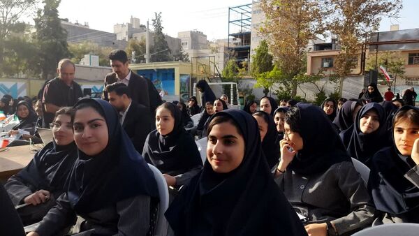نواخته‌شدن زنگ مهر در مدرسه فرزانگان ۴ مشهد