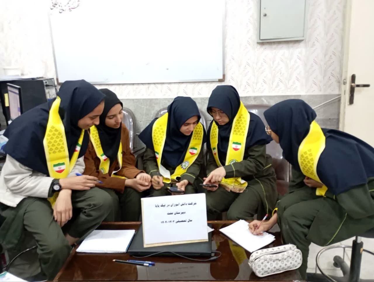 برگزاری لیگ پایا در دبیرستان عفت