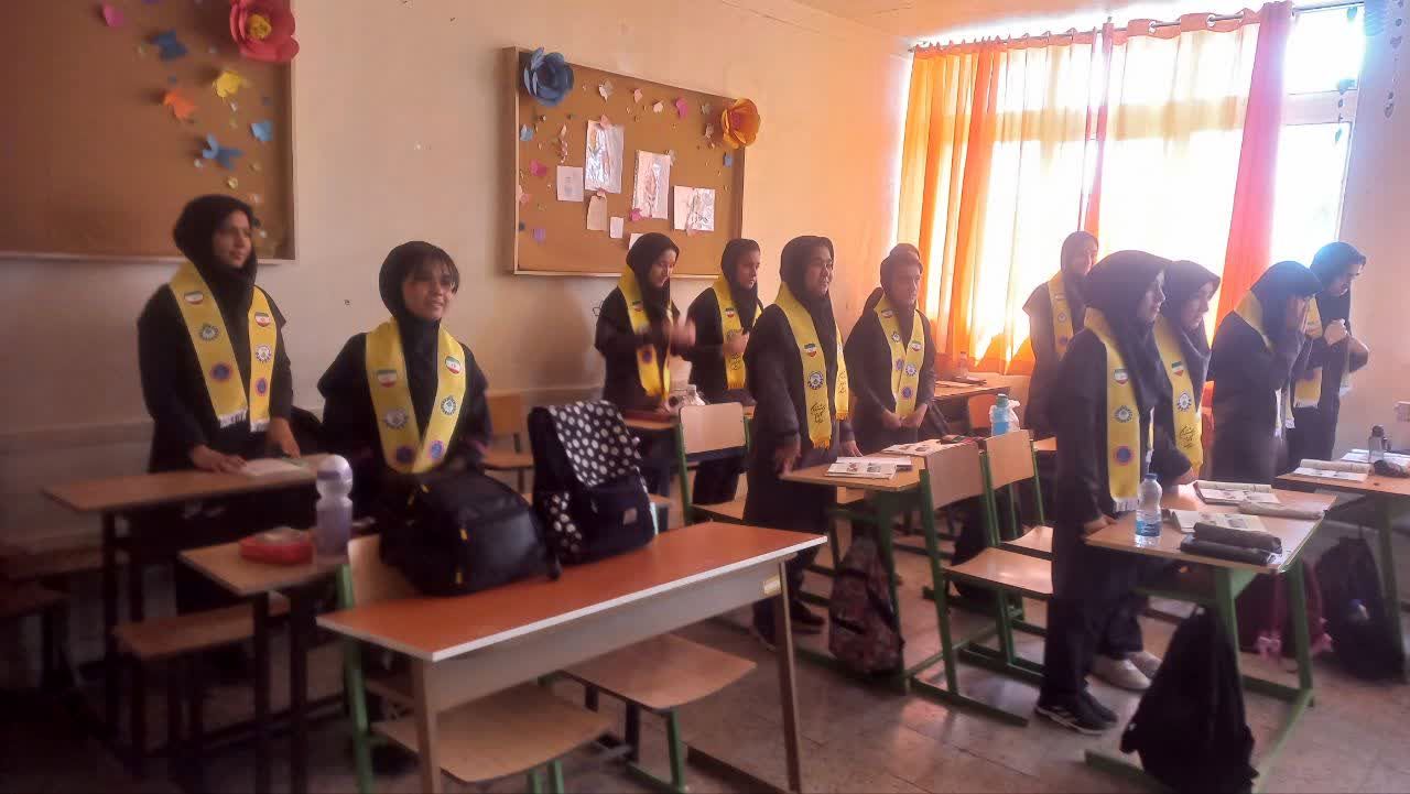 باید فعالیت‌های تربیتی از کف میدان که همان مدارس است اجرا شود