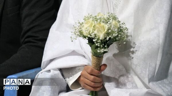 مراسم عقد دو زوج جوان در تجمعات بلوار چهار باغ خرم آباد