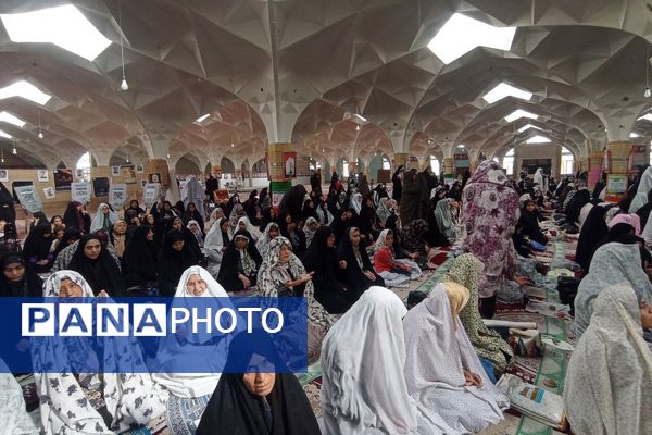 حضور پرشور دانش‌آموزان شهرستان قوچان در برگزاری نماز جمعه 
