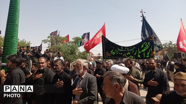 مراسم عزاداری و زنجیر زنی در روز عاشورای حسینی روستای فدیشه