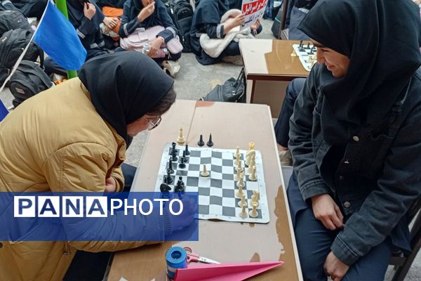  مراسم به مناسبت ۲۲ بهمن ماه در مدرسه شهید زهره‌وند، شهرستان قرچک