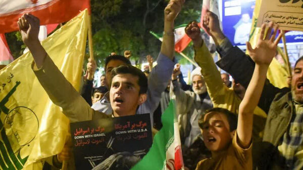 شادی مردم پس از انتقام وعده صادق ۲ در بجنورد