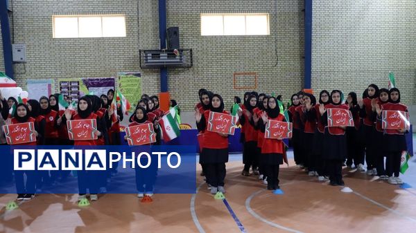 روشن شدن مشعل جام اقتدار ایران در آیین یادبود ۳۴ دانش‌آموز شهید بوشهر