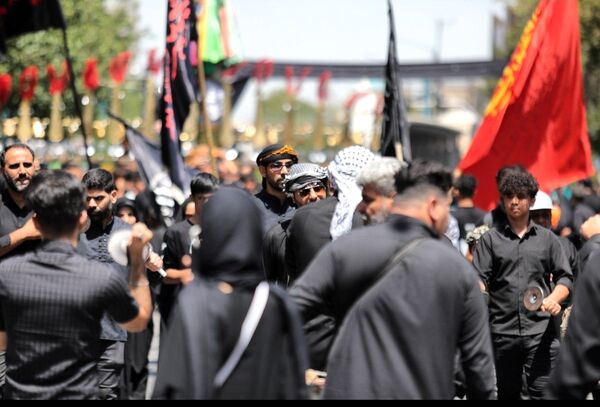 ظهر تاسوعا در جوار حرم مطهر رضوی