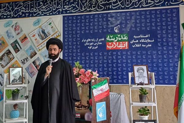برگزاری اختتامیه نمایشگاه مدرسه انقلاب، در دبیرستان حضرت معصومه(س) شهرستان فیروزکوه