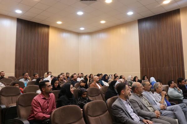 آیین تجلیل از اعضای ستاد سومین جشنواره استانی تئاتر خیابانی کودک و نوجوان‌ در دلیجان