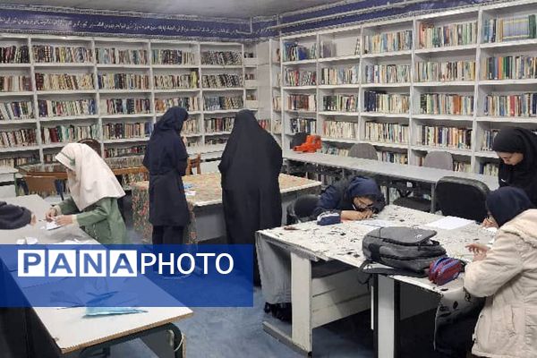 حضور دانش‌آموزان ناحیه دو شهرری در نمایشگاه طرح‌های علمی پژوش سرای بصیرت 