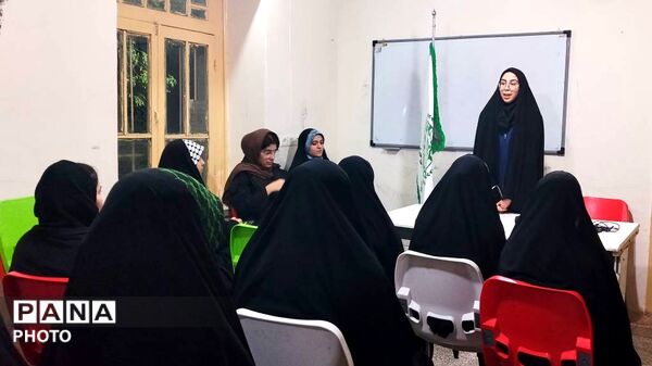 پاتوق فرهنگی دختران نوجوان مبارز