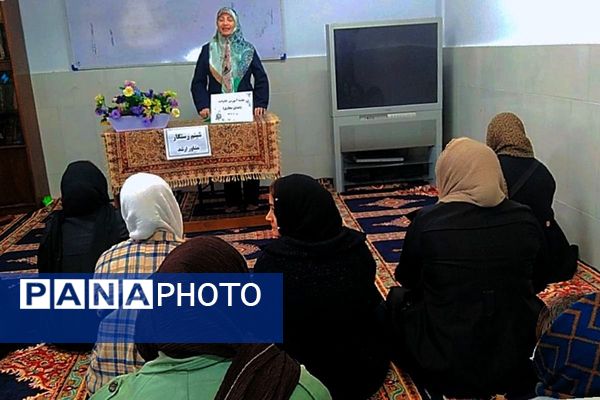 جلسه آموزش خانواده در دبیرستان پروین اعتصامی