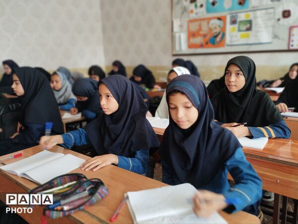 کلاس‌های رشد و تقویت دانش‌آموزان در دبیرستان مهدی خدابنده