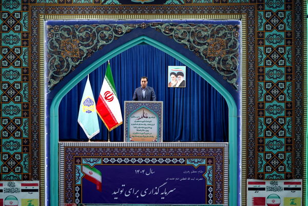 حضور مدیرکل آموزش‌وپرورش استان در نماز جمعۀ شهر اصفهان