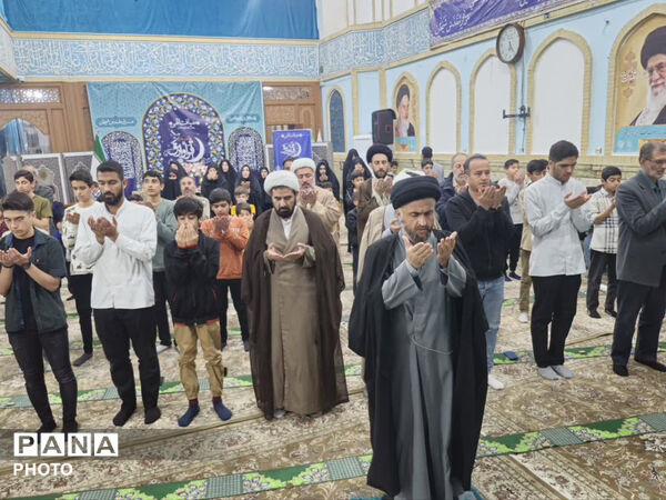 آیین جزءخوانی نوجوانان قمی در بقعه ابن بابویه 