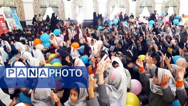 اجتماع بزرگ دانش‌آموزان در زیارتگاه شهید آیت الله مدرس(ره)