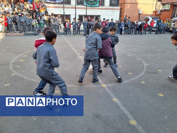 برگزاری مسابقات فوتبال درون مدرسه‌ای دبستان امام رضا(ع)