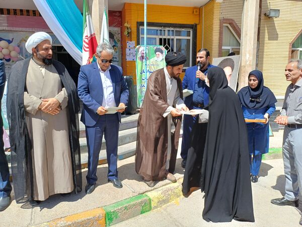نواختن زنگ سپاس معلم در دبستان دخترانه شاهد نرگس