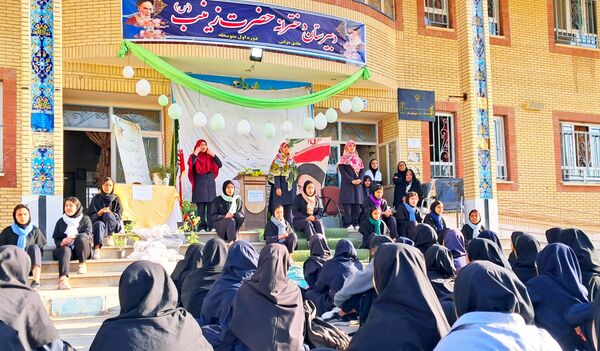جشن میلاد حضرت زینب در دبیرستان حضرت زینب 