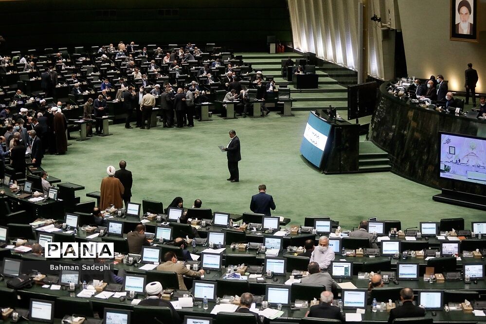 جلسه علنی مجلس آغاز شد؛ بررسی گزارش وزیر اقتصاد درباره تولید