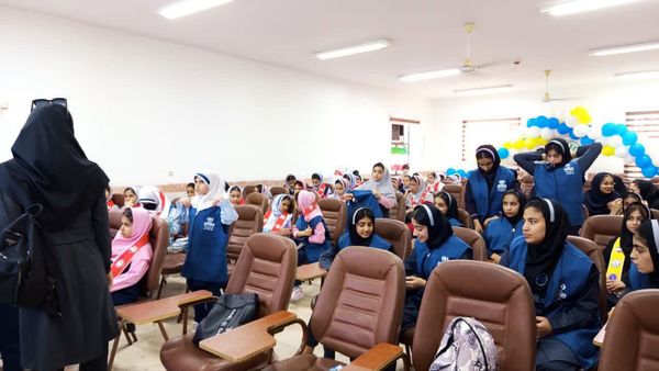 برگزاری کارگاه تخصصی خبرنویسی، عکاسی و طراحی پوستر ویژه دانش‌آموزان دختر در شهرستان جم