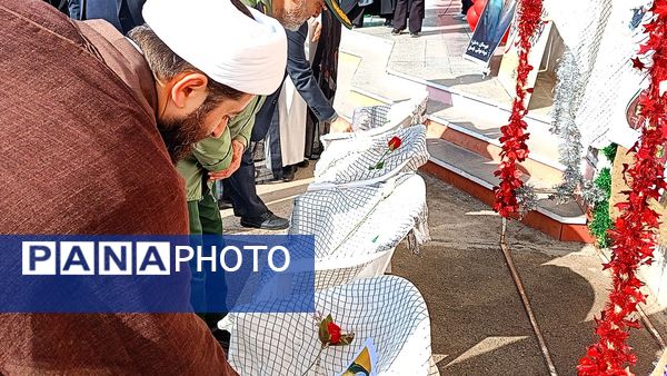 نواختن زنگ انقلاب در دبیرستان نمونه ایمان