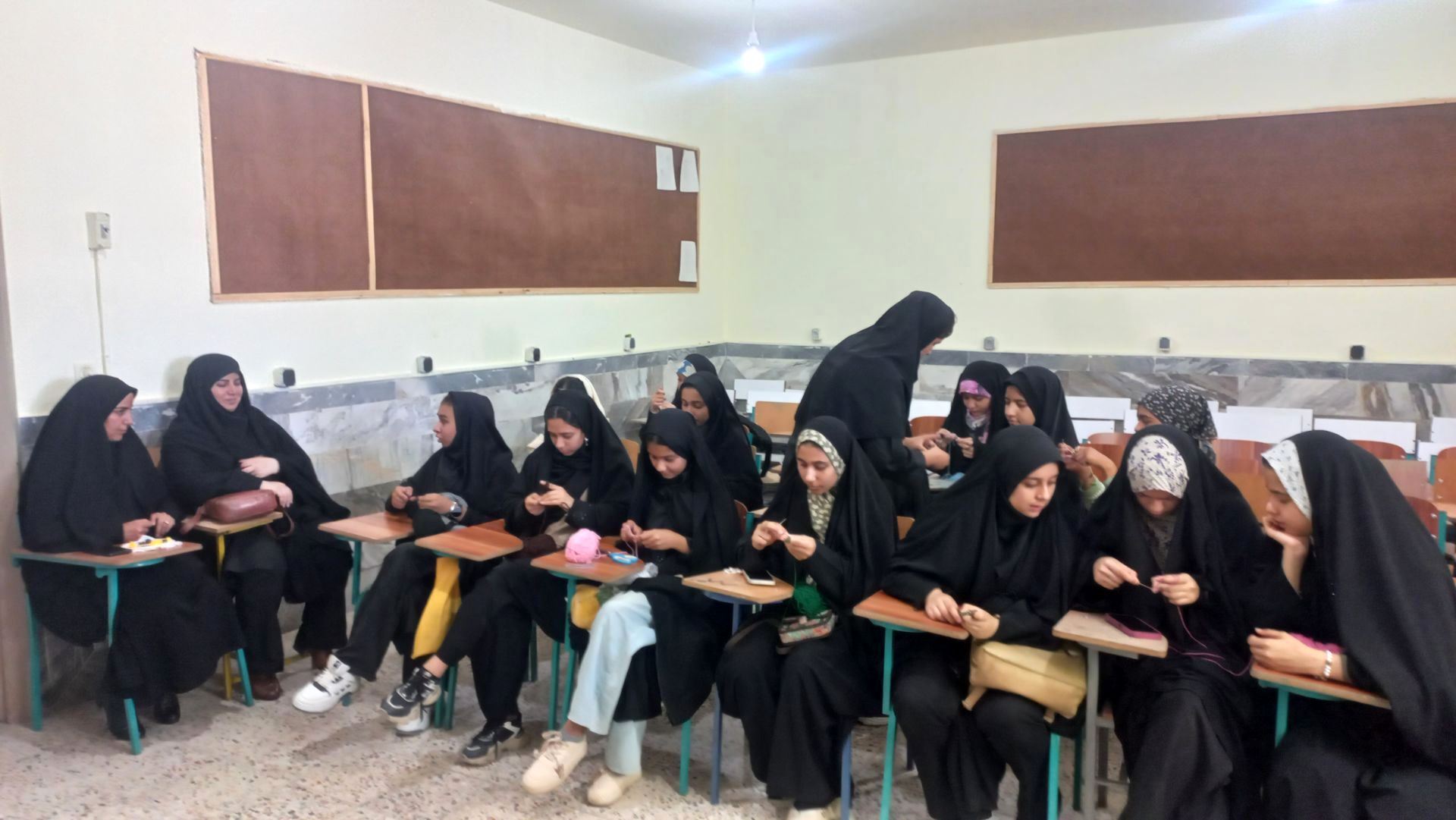 برگزاری هفته دوم دوره آموزشی فصل رویش در هنرستان ثمین