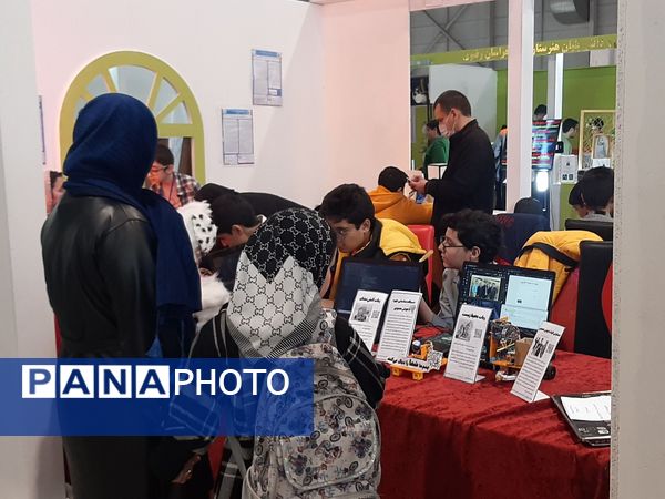 روز دوم نمایشگاه پژوهش و فناوری همزمان با هفته پژوهش در مشهد 