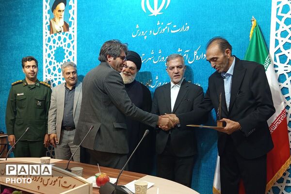  تقدیر از منتخبین منطقه‌ای و استانی