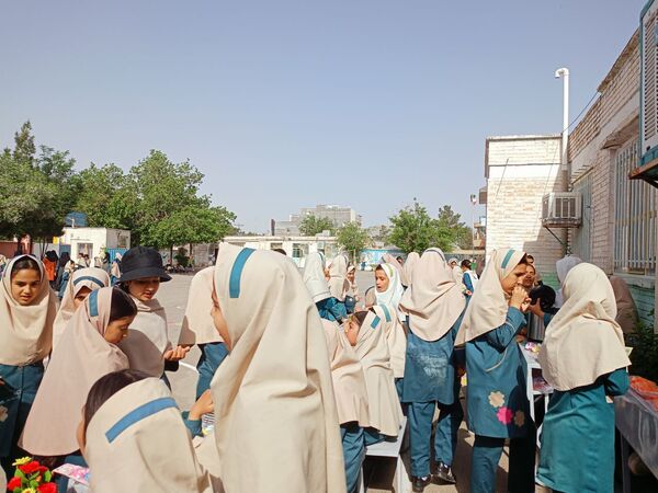 بازارچه دانش آموزی در دبستان سمیه 