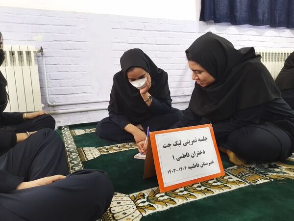 برگزاری ویژه برنامه هفته کتاب و کتابخوانی در دبیرستان دخترانه فاطمیه