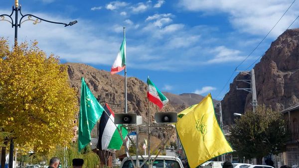 راهپیمایی یوم الله ۱۳ آبان در بلده مازندران
