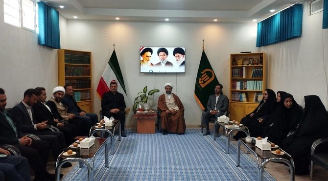 گردهمایی جمعی از فرهنگیان در دفتر امام جمعه شیروان به مناسبت هفته معلم