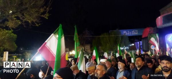 نیشابور  در آغوش باران؛ قصه دلدادگی مردم در مسجد جامع 