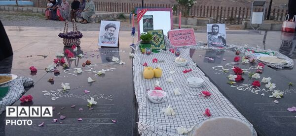  مردم در کنار شهدا، با نماز و زیارت تحویل سال را آغاز کردند
