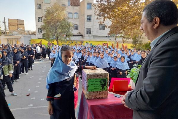 جوانه های دموکراسی در قدس؛شور وهیجان دانش آموزان قدس در انتخابات شورای دانش آموزی