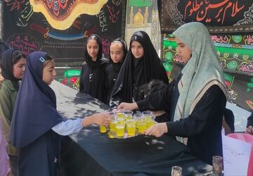 برپایی ایستگاه صلواتی در دبستان سیاح مقدم 