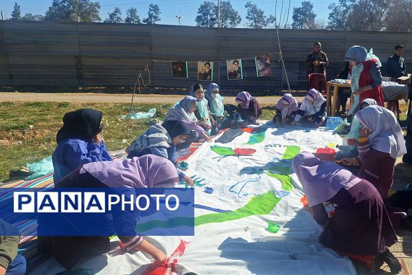 لذت نقاشی همگانی کنار دوستان در بوستان جنت شیراز 
