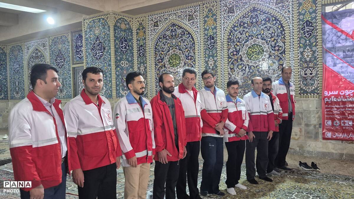 هلالی از آرامش میان موج‌های نیایش