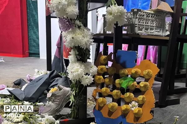 چهل روز میگذرد از ریختن خون بر روی دفتر و کتاب های دانش آموزان میناب