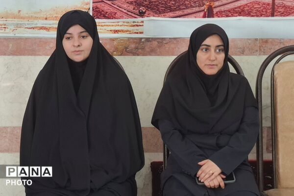رزمایش رژه اقتدار در دبیرستان بنت الهدی بهارستان‌دو