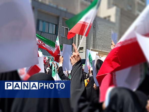 راهپیمایی جمعه خشم و نصر با حضور پرشور مشهد مقدس برگزار شد