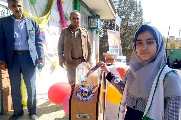 مدرسه فروغ دانش میزبان آیین باشکوه جشن عاطفه‌ها شد