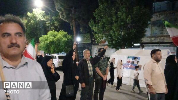مشت ها بر فراز آسمان نیشابور نمایان شد 