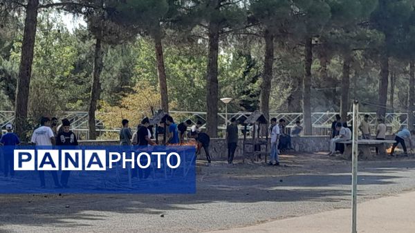 خودکفایی در آشپزی؛ دانش‌آموزان جوجه را از زغال تا سفره رساندند