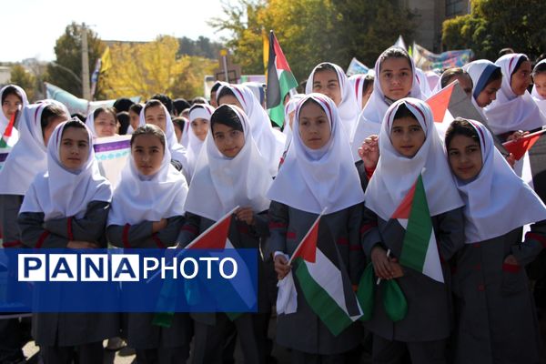 شکوه حضور مردم شهرستان سامان در راهپیمایی یوم‌الله ۱۳ آبان