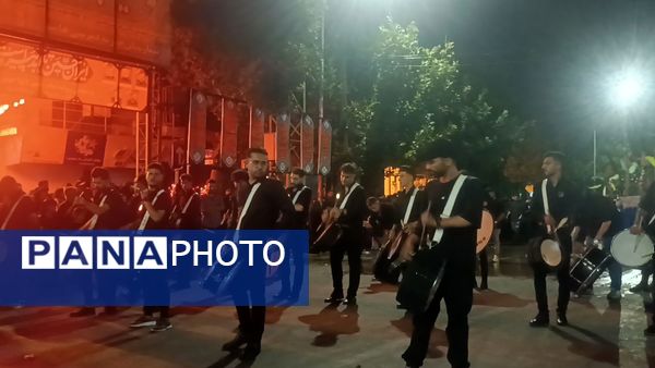 مراسم عزاداری شب عاشورا در خیابان‌های نیشابور 