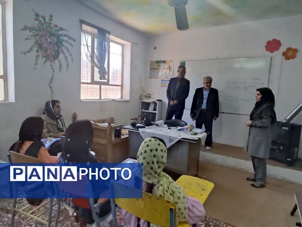 بازدید مدیر اداره آموزش و پرورش خلیل آباد از  کلاس‌های اوقات فراغت