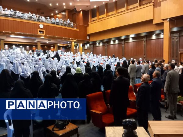 نواختن زنگ سپاس در فرهنگسرای آریو مصلی نژاد 