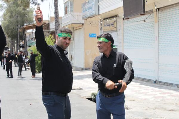 زنجیر زنی صبح عاشورا؛ خرامه در سوگ حسین(ع)