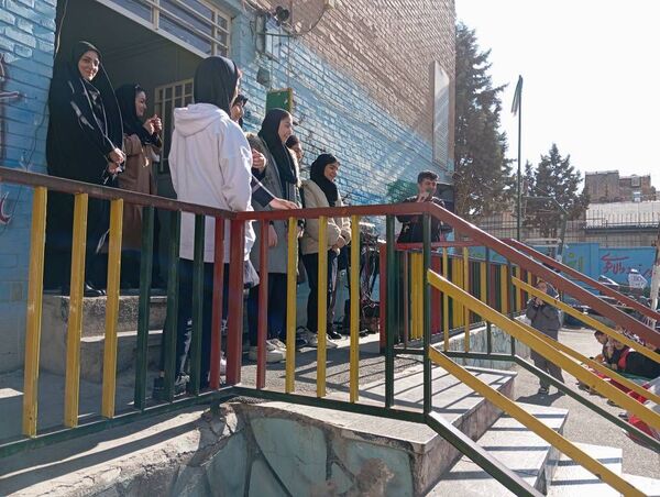حال و هوای دبیرستان دانش‌نیا در  جشن‌های اعیاد شعبانیه و دهه فجر 
